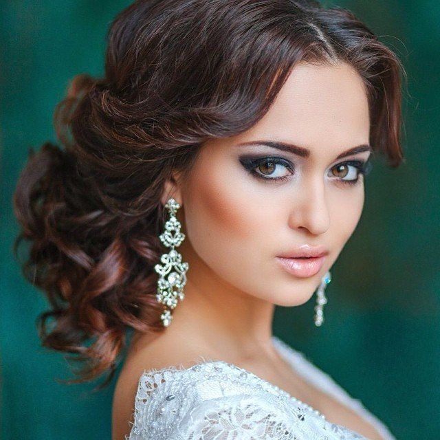 Вечерняя причёска и макияж Вечерняя причёска и макияж