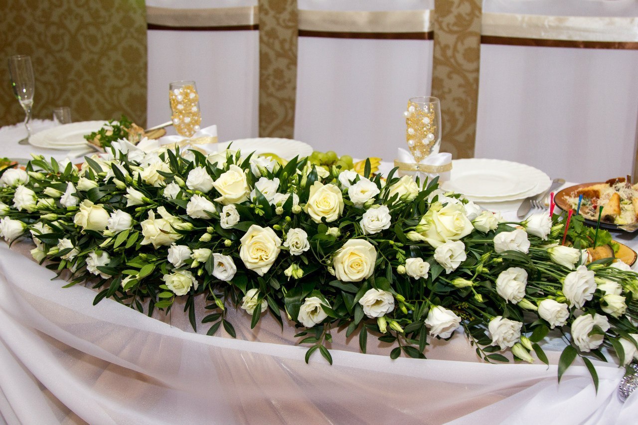 композиция на стол жениха и невесты своими руками