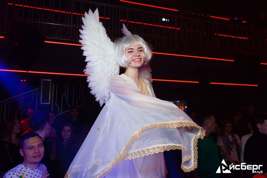 Выступление ходулиста