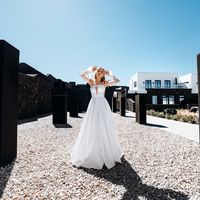 Ничто на свете не подарит вам столько романтики, как свадебный уикенд на Санторини! Роскошное свадебное путешествие, невероятное погружение в уникальную культуру и атмосферу любви и семейных ценностей. Возможно, вы захотите создать трогательные интимные в