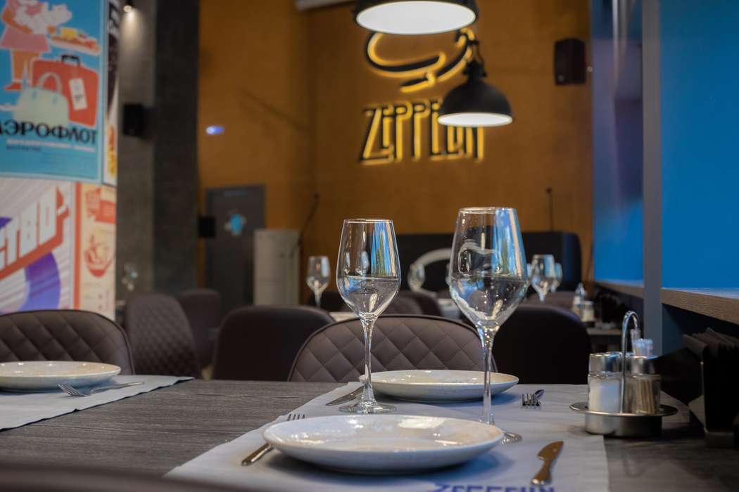 Zeppelin зал, располагающий к гастрономическому полету - фото 20469247 Ресторан Zeppelin