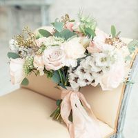 букет невесты, шелковые ленты, дельфиниум, розы