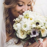 Букет невесты из пионов, роз Дэвид Остина, анемонов и ранункулюсов