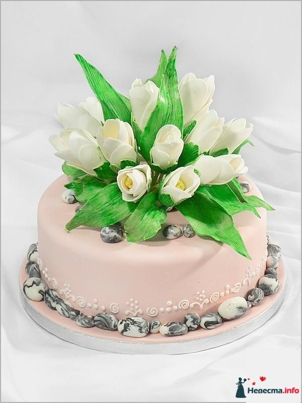 Свадебный торт, украшенный розовой мастикой и сахарными цветами - фото 83101 Ленусечка