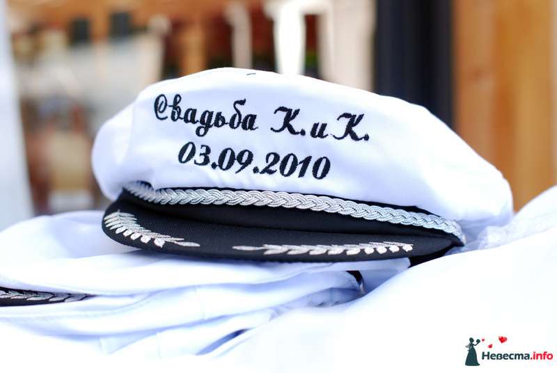 Белая морская кепка с датой свадьбы, для оформления свадебной фотосессии - фото 153520 ksu4ka