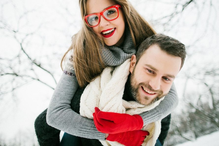 Фотосессия лавстори в городе. Влюбленная пара. Love story язык. Love story язык. Лав стори фотосессия идеи.