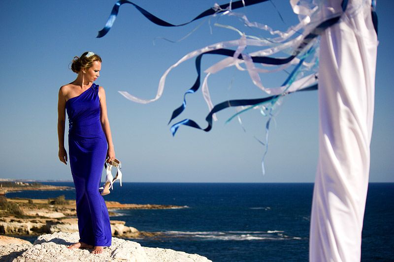 Невеста в синем силуэтном платье с корсетом с бретелью на одно плече   - фото 2492533 Агентство Гименей - организация свадеб на Кипре