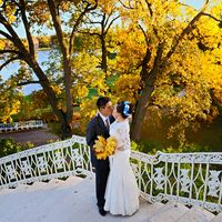Свадебная фотосессия Золотой Осенью для пары из Вьетнама, которые специально приехали в Россию, чтобы запечатлеться на фоне этого чуда природы. Больше фото 