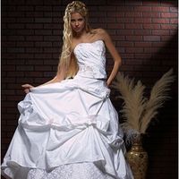 Обворожительное свадебное платье 15500 руб.