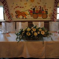 Общий вид на стол молодых