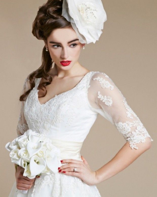 Причёску невесты украсила шляпка в виде пышной атласной розы - фото 1095007 Агентство праздников "Этно Свадьба"