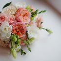 персиково-коралловый свадебный букет, пионовидная роза