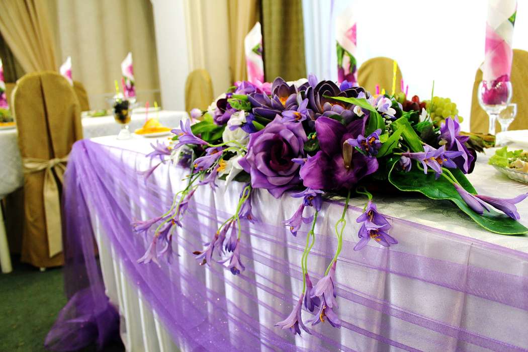 Декор стола цветами - фото 1089117 Студия цветов "101 роза"