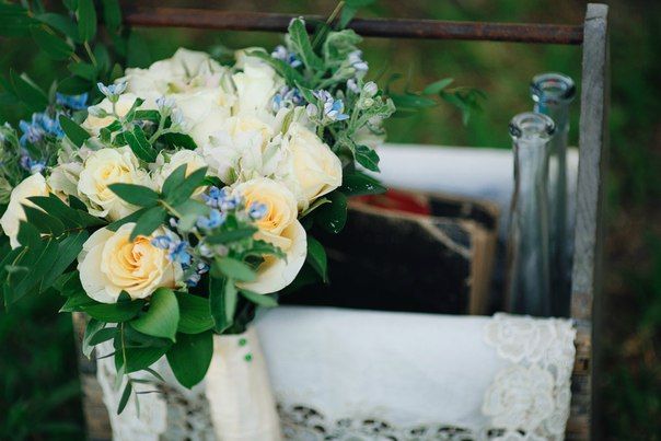 Букет невесты из белых роз, синих матиол и зелени  - фото 1898991 Travel Service Mexico - свадьба в Мексике