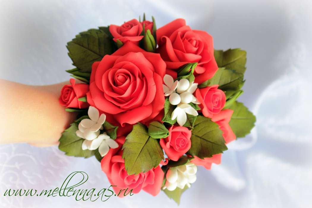 РУЧНАЯ РАБОТА.Свадебный букет "Грезы" состоит из ярко-алых роз и белых незабудок - фото 2850269 Mellenna - цветы из полимерной глины