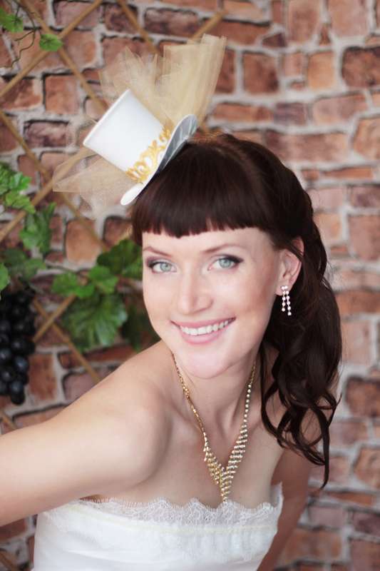 Свадебный мини-цилиндр, цвет айвори - фото 1243361 "Paradise Flower" - эксклюзивные свадебные шляпки
