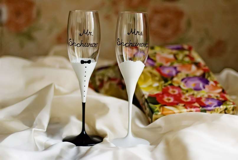 Именные бокалы подчеркнут индивидуальность вашей свадьбы - фото 1357153 Свадебное агентство «Свадебные истории»