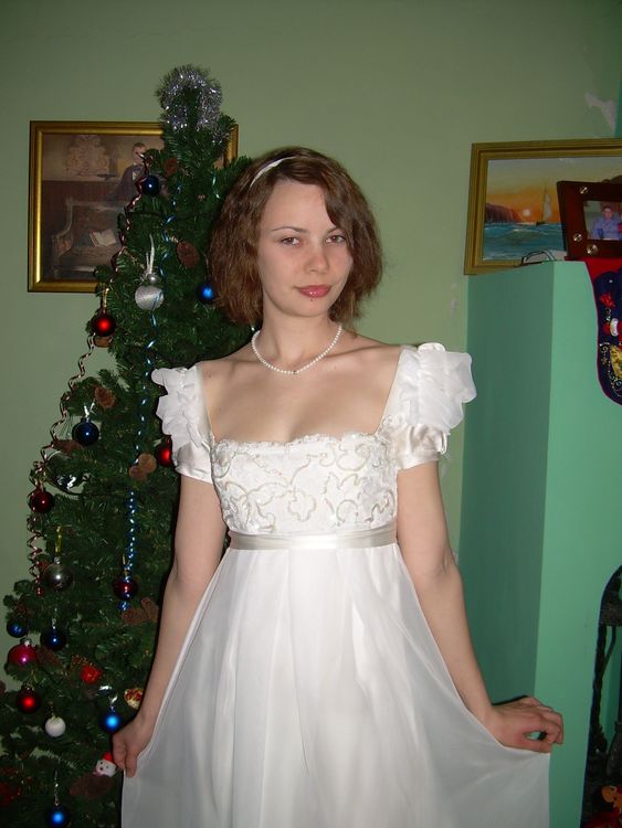 Я в выпускном платье зима 2009 года.