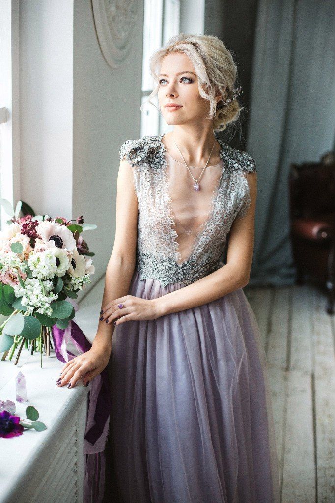 Платья пепельного цвета. Свадебные платья серого цвета. Серое вечернее платье. Фатиновое свадебное платье. Серое бальное платье.