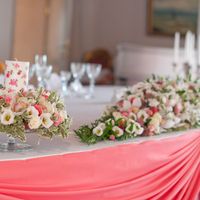 розовая свадьба декор стола молодых композиция из цветов