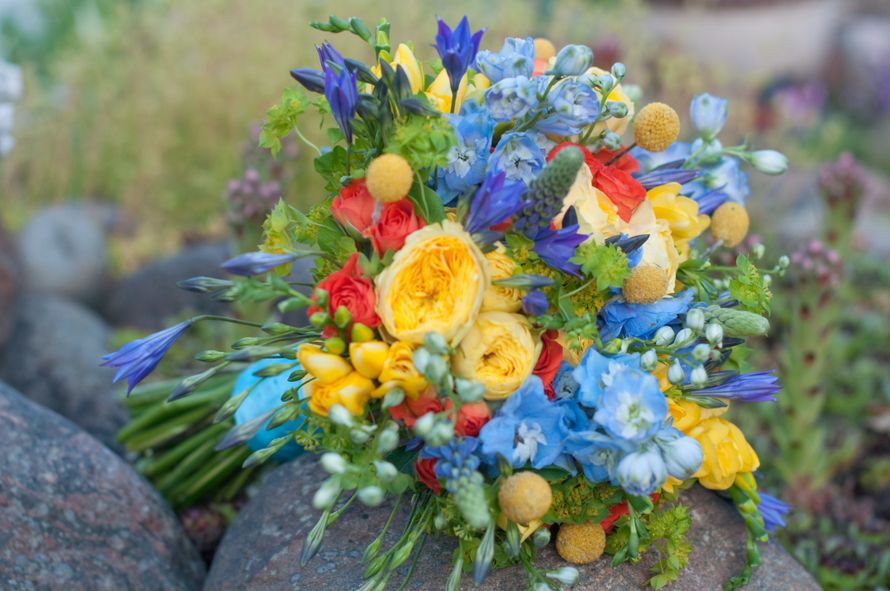 Яркий летний букет невесты - фото 5815272 Студия флористики и декора "Глориоза"