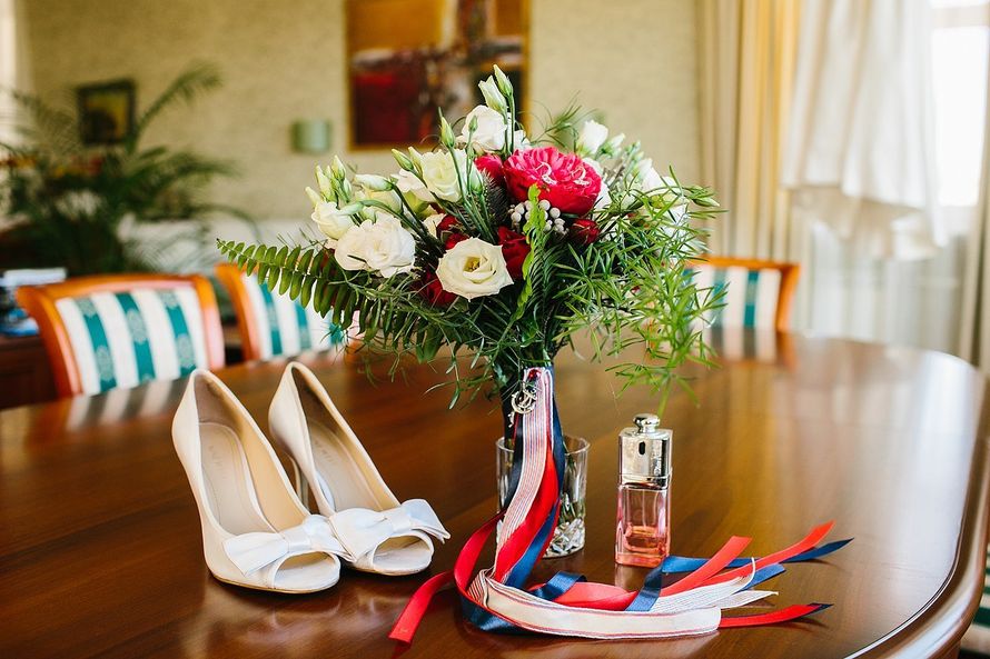 красный букет невесты - фото 8222754 Студия флористики и декора "Глориоза"