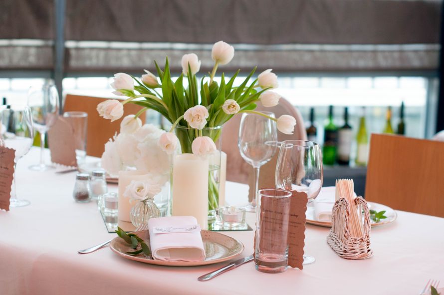 оформление стола гостей цветами - фото 17585424 Студия флористики и декора "Глориоза"