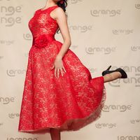 Красное платье в стиле "ретро"
