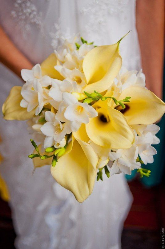 Букет невесты с каллами на лимонную свадьбу