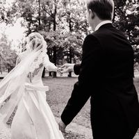 свадебная прогулка в лесу