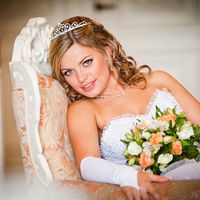 Нежный свадебный букет невесты из персиковых и белых роз с альстромерией. Флорист Ирина Верещвгина