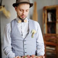 Фотограф: Забелина Дарья 

Организация и координация: 
Флористика и декор: 
Стилист: 
Украшения: 
Будуарное платье: 
Свадебное платье: 
Полиграфия: 