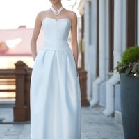 Bali: необычная форма, подчернуто минималистичный стиль – это и есть образ современной невесты.
Это платье выделено в дизайнерскую линию I.N. Soul
Ткани и материалы: сатин-микадо
Цвет: платья: белый, небесный, жемчужный, кремовый
Идея: колье на широки