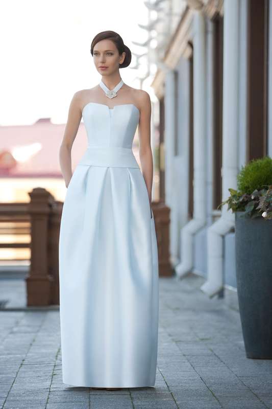 Bali: необычная форма, подчернуто минималистичный стиль – это и есть образ современной невесты.
Это платье выделено в дизайнерскую линию I.N. Soul
Ткани и материалы: сатин-микадо
Цвет: платья: белый, небесный, жемчужный, кремовый
Идея: колье на широки - фото 1699943 Свадебный салон "Art Podium" 