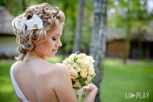 Прическа невесты, свадебный макияж 
стилист Алла Зинченко
 - фото 9191954 Парикмахер - визажист Алла Зинченко