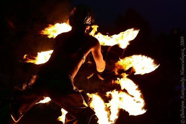 Be so fire. Прыгать через костер. Прыжки через костер на Ивана Купала.