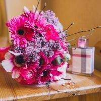 Букет невесты из розовых гербер,маков и серени