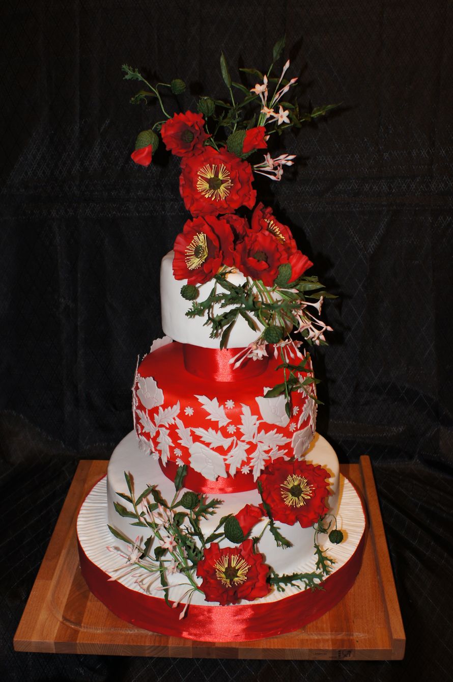 Свадебный торт с маками 
