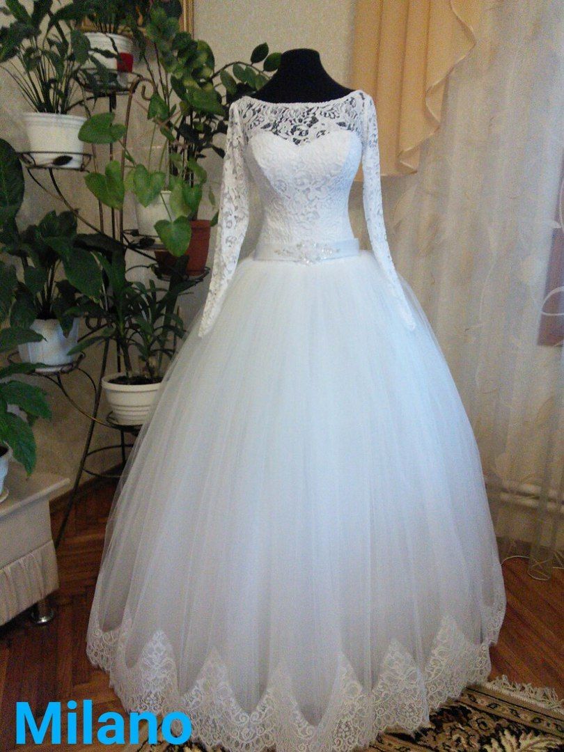 Свадебное платье на манекене