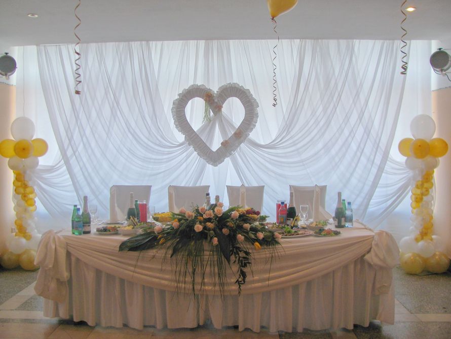 Стол молодожёнов - фото 2009007 "Праздничные шары" - оформление свадьбы