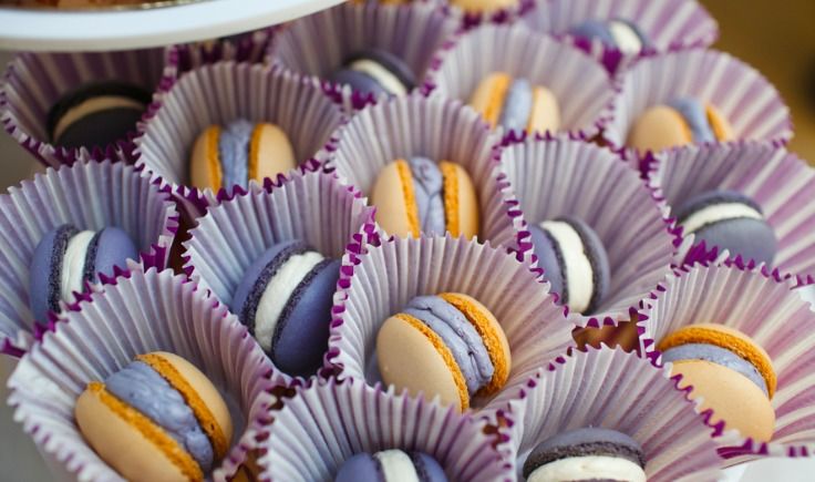 Макарунс в разноцветных гофрированных формочках для Candy bar в стиле прованс - фото 3680447 Ника Клубника