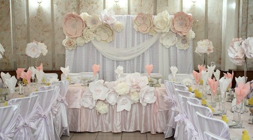 Оформление президиума цветами из ткани, оформление столов для гостей в нежной цветовой гамме - фото 2043862 GdeDecor, оформление свадеб