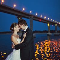 Свадебная фотосъемка вечером на берегу реки. Жених и Невеста