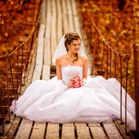 Невеста на подвесном мосту, золотая осень