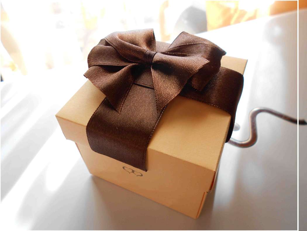 бонбоньерка коробочка коричневая с большим бантом - фото 2066156 Организатор Екатерина Цепелева