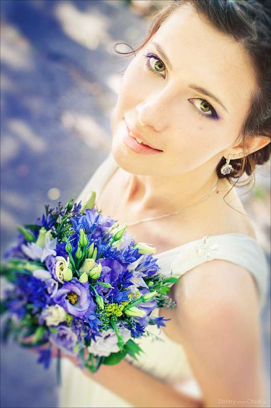 Букет невесты из синих нерине, сиреневых и белых эустом  - фото 718731 Фотограф Дмитрий Чади