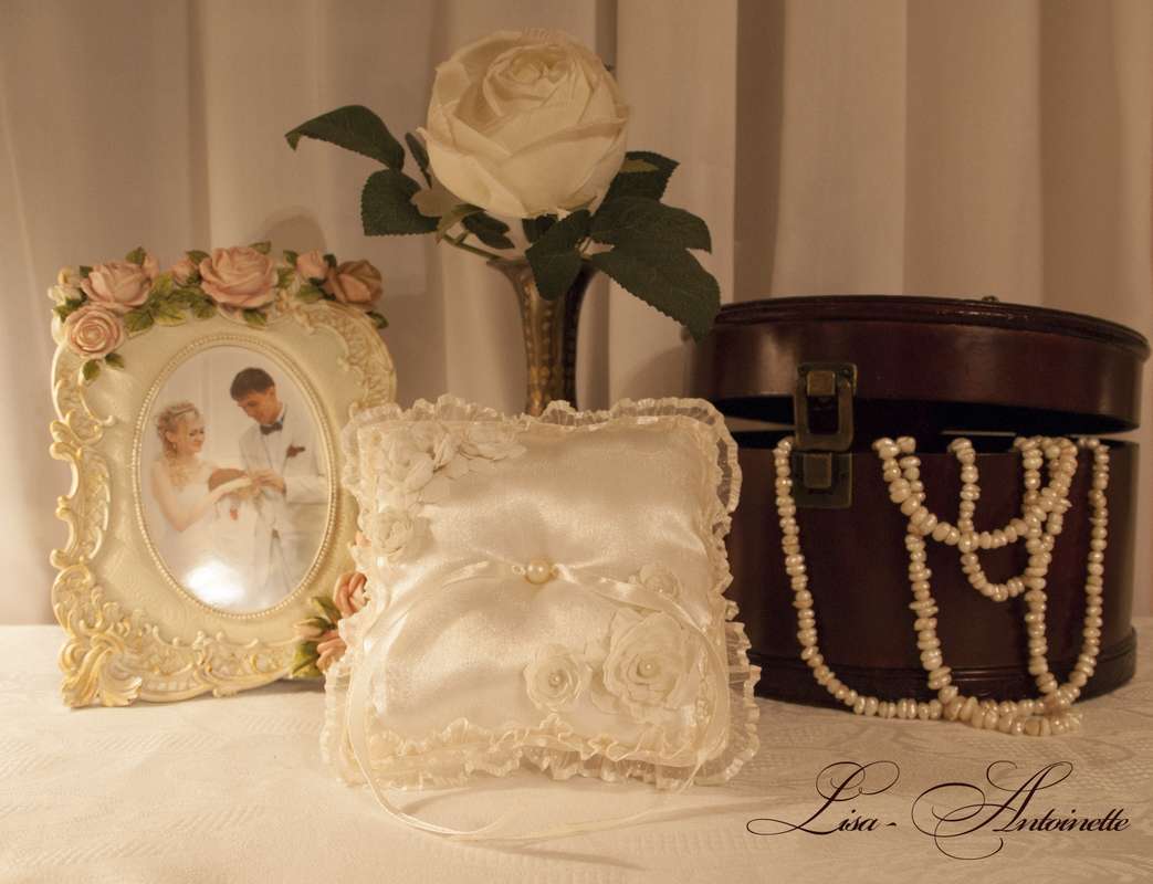 Подушечка для колец - фото 2177534 Lisa-Antoinette - оформление свадьбы и аксессуары 