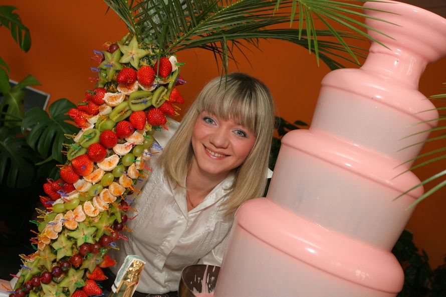 Шоколадный фонтан, фруктовая пальма, фонтан для напитков, фонтан для шампанского - фото 2250062 "Шоколадный праздник" - аренда шоколадных фонтанов