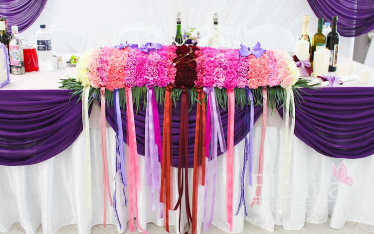 Яркая цветочная гирлянда для украшения свадебного президиума - фото 2536243 Студия декора событий "Elenita Decor"