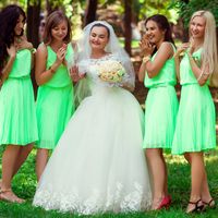 Невеста и её подружки в зеленом